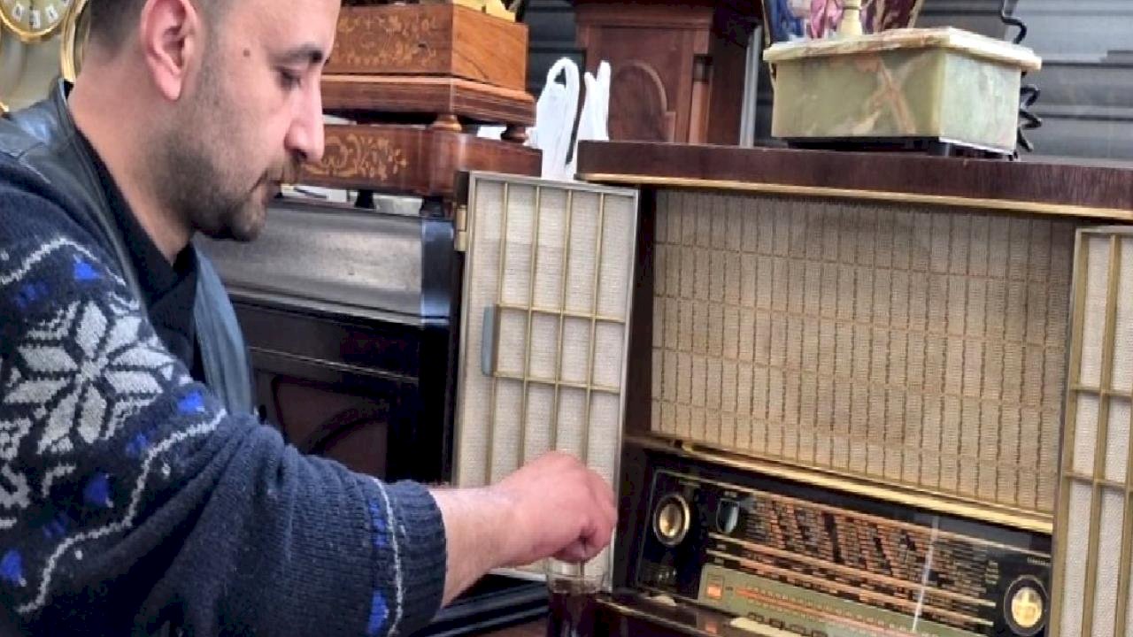 Malatya'da hediye edilen radyo sayesinde antikacı oldu