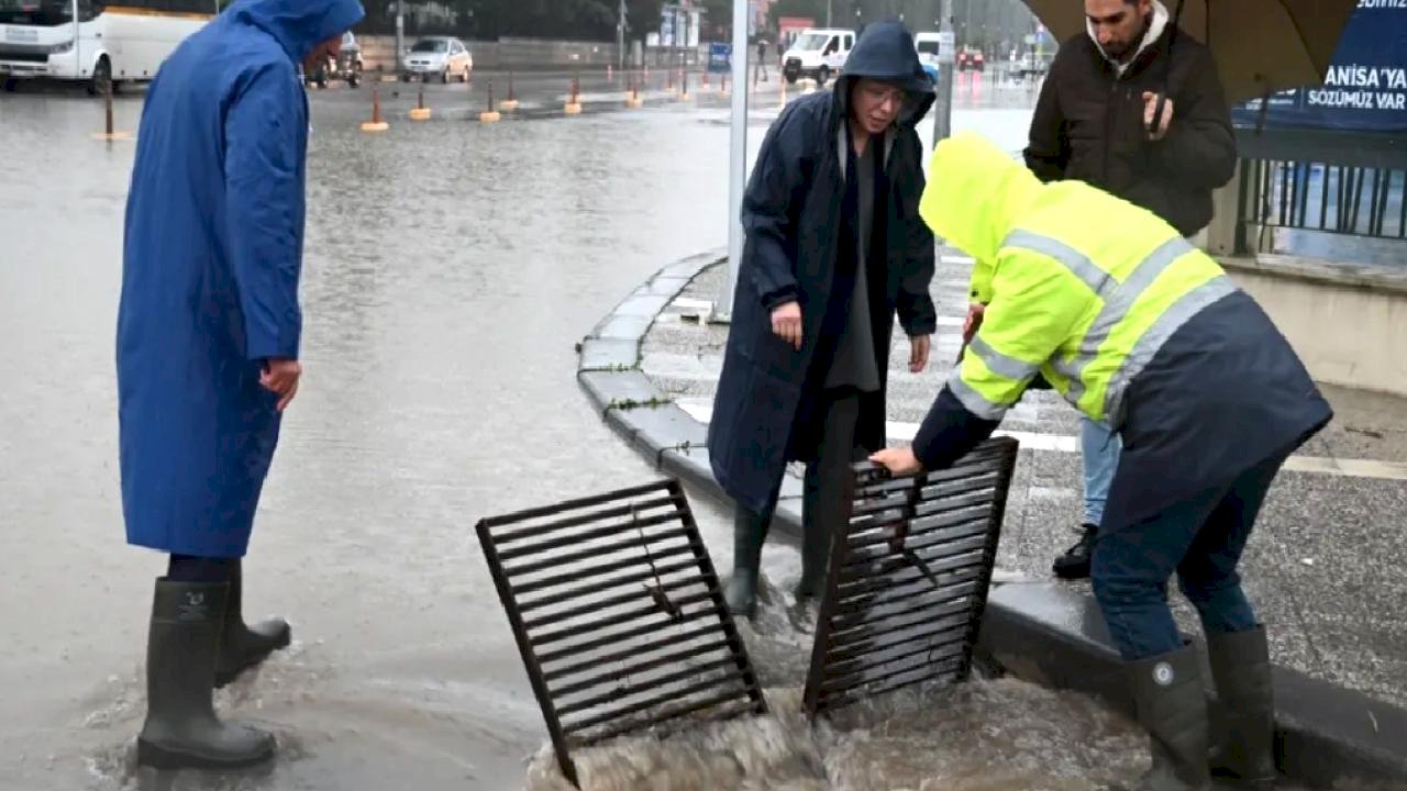 Manisa'da MASKİ ekipleri sağanak dolayısıyla sahada
