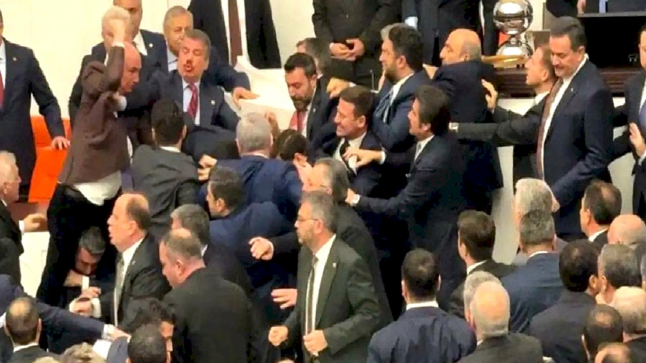 Meclis'te yumruklu kavga: Osman Gökçek o anları anlattı