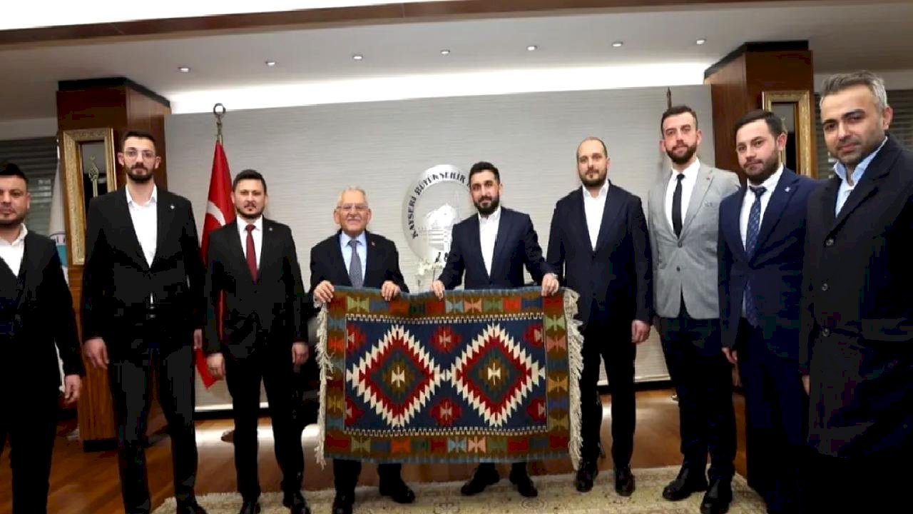 Memduh Büyükkılıç TÜGVA Genel Başkanı'nı ağırladı