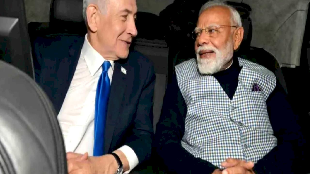 Netanyahu, Modi'yi Hint Kıyafetiyle Karşıladı
