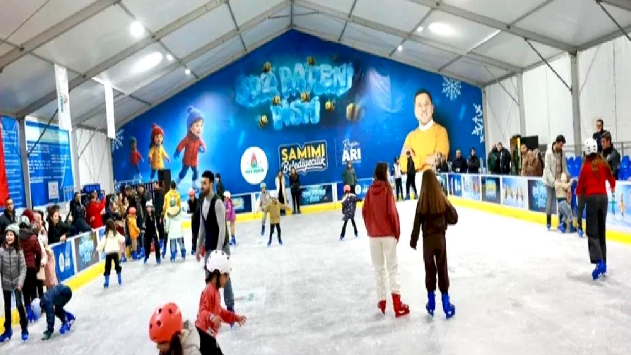 Nevşehir'de buz pateni pisti açıldı