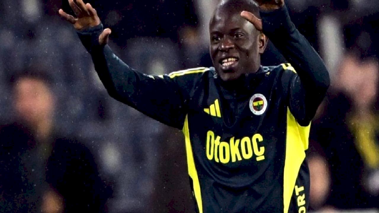 N'Golo Kante, Fenerbahçe taraftarına ilk üçlüsünü çektirdi