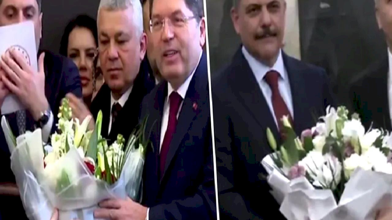 O bakanlıklarda devir teslim yapıldı