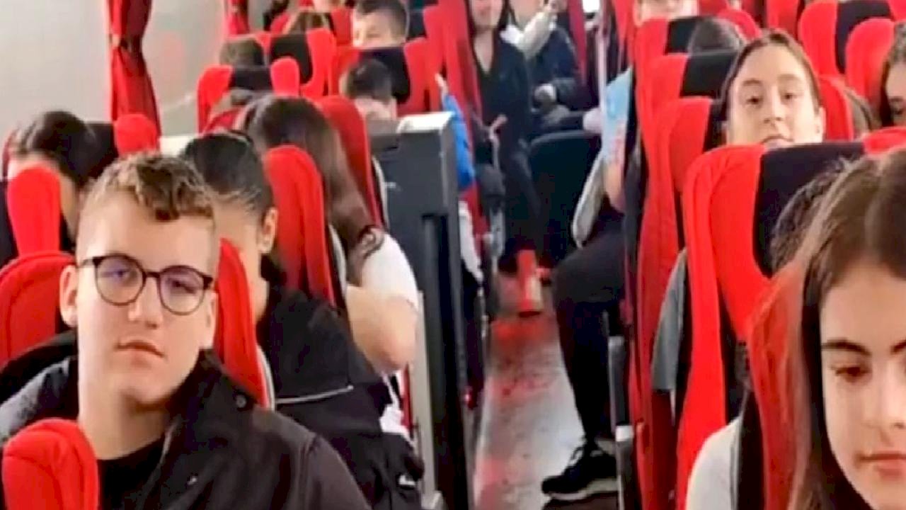 Okullarda 'Ramazan etkinlikleri' tartışması alevlendi: Öğrenciler ilahilerle cami yolunda