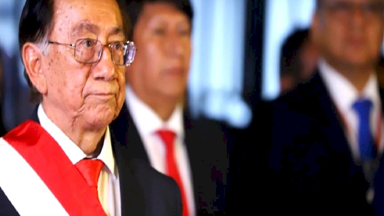 Peru Geçici Devlet Başkanlığı'na Jose Maria Balcazar seçildi
