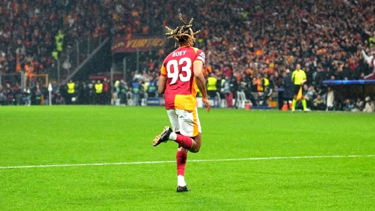 Sacha Boey ilk golünü attı