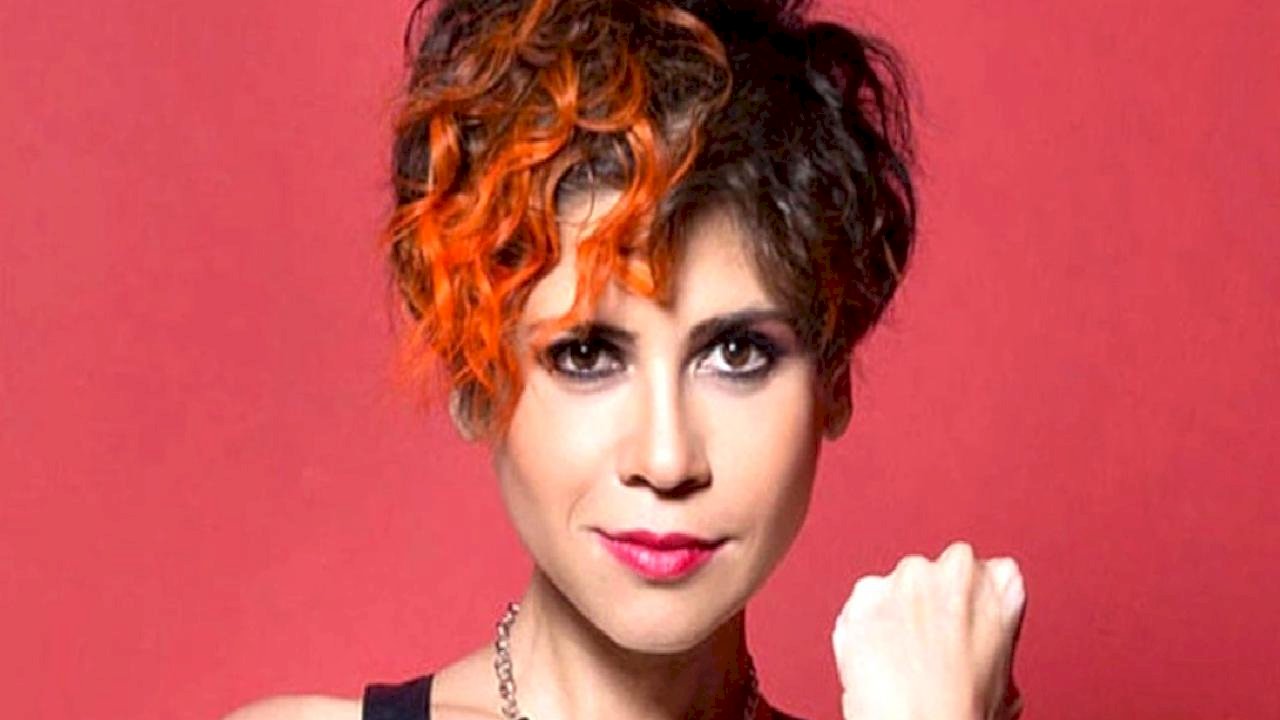 Şarkıcı Aydilge ameliyat oldu! Hastane odasından paylaşım var