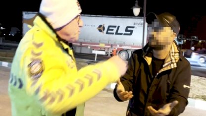 Aksaray'da alkollü sürücü dur ihtarına uymadı, gazetecileri tehdit etti