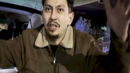 Aksaray'da polise zor anlar yaşattı, gazeteciyi görünce 'çekin beni' dedi