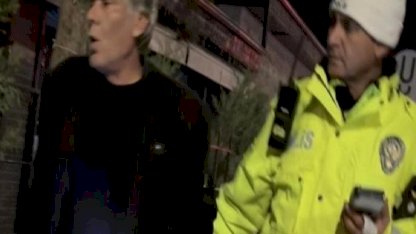 Aksaray'da yasal sınırın 4 katından fazla alkollü çıktı: Gazeteciye el sallayıp yüzüne tükürdü