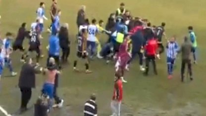 Amasya'da amatör lig maçında saha karıştı: Tekme ve yumruklar havada uçtu