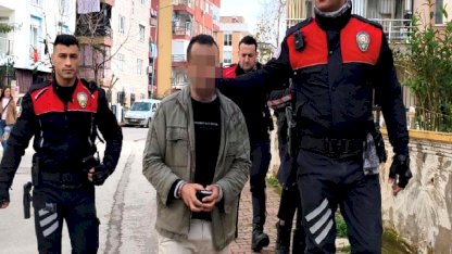 Antalya'da apartman bahçesine sakladığı pompalı tüfek polisi alarma geçirdi