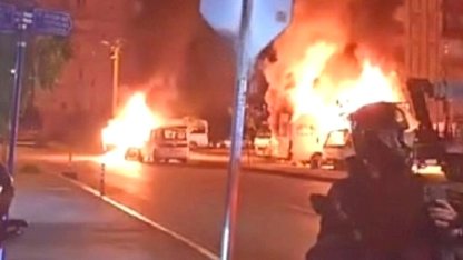 Antalya'da bir kişi tartıştığı kız arkadaşının ve annesinin aracını ateşe verdi