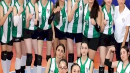 Artvinspor kadın voleybol takımı turnuvaya galibiyetle başladı