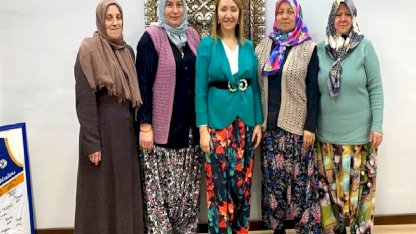 Bilecik Pazaryerili kadınlardan şalvarlı duruş!