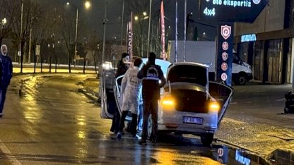 Bursa'da polisin dur ihtarına uymayan araçta el bombası ele geçirildi