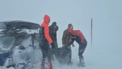 Erciyes yolunda tipiye yakalanan 2 kişi kurtarıldı