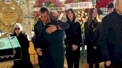 Ergin Ataman'ın annesi son yolculuğuna uğurlandı