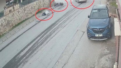 Hatay’da feci kaza: Motosiklet sürücüsü metrelerce savruldu