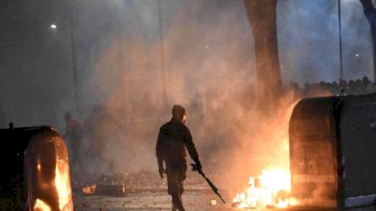 İtalya'da göstericiler polisle çatıştı: 11 polis yaralı