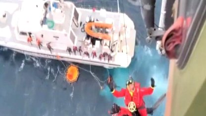 İzmir açıklarında batan göçmen botundan 2 kişi kurtarıldı