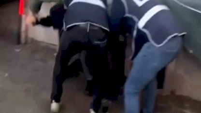 İzmir'de aranan firari öksürünce kümeste yakalandı