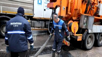 İzmir’de kuvvetli yağış: Belediye ekipleri sahada