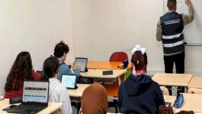 İzmirli Öğrencilere Yapay Zekâ Destekli Matematik