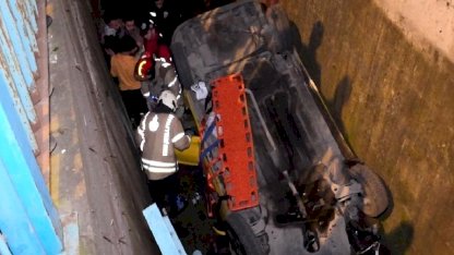 Kartal’da alkollü sürücünün kullandığı taksi dereye uçtu: 3 yaralı