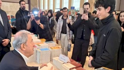 'Külliye'de Ramazan' Etkinliğinde Akar Kitap İmzaladı
