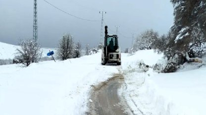 Malatya'da ekipler karla mücadeleyi sürdürüyor