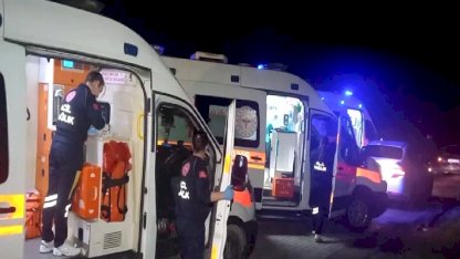Manisa'da Ambulans ve Otomobil Çarpıştı
