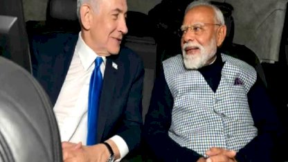Netanyahu, Modi'yi Hint Kıyafetiyle Karşıladı
