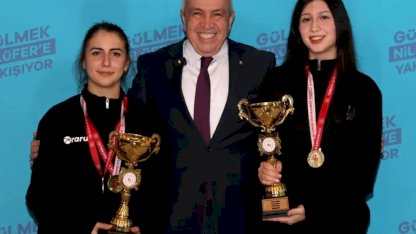 Nilüfer'in şampiyon kızlarından Başkan Özdemir'e kupa ziyareti