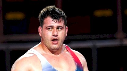 Rıza Kayaalp, mindere altın madalyayla döndü