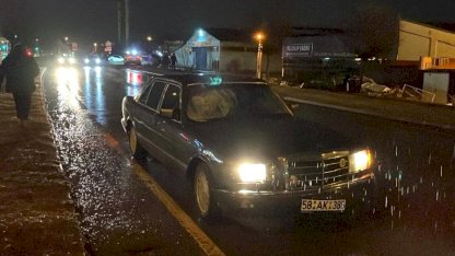 Sivas’ta yolun karşısına geçerken otomobilin çarptığı yaya ağır yaralandı