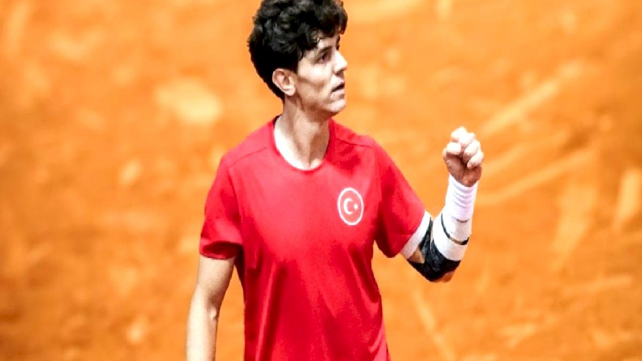 Türkiye, Davis Cup Dünya Grubu 1 play-off'unda Slovenya karşısında öne geçti