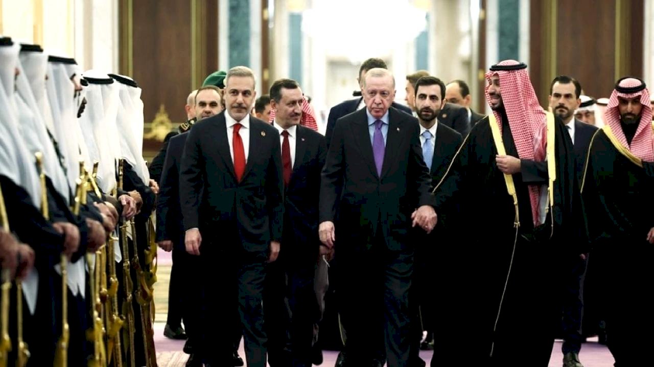 Türkiye ile Suudi Arabistan 2 milyar dolarlık enerji anlaşması imzaladı