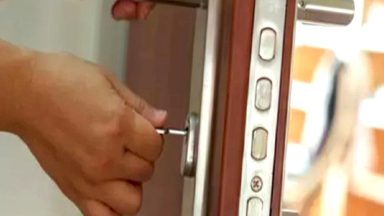 Tutukluk yapan anahtarlara kesin çözüm: Yağlamak yerine sirke püskürtün