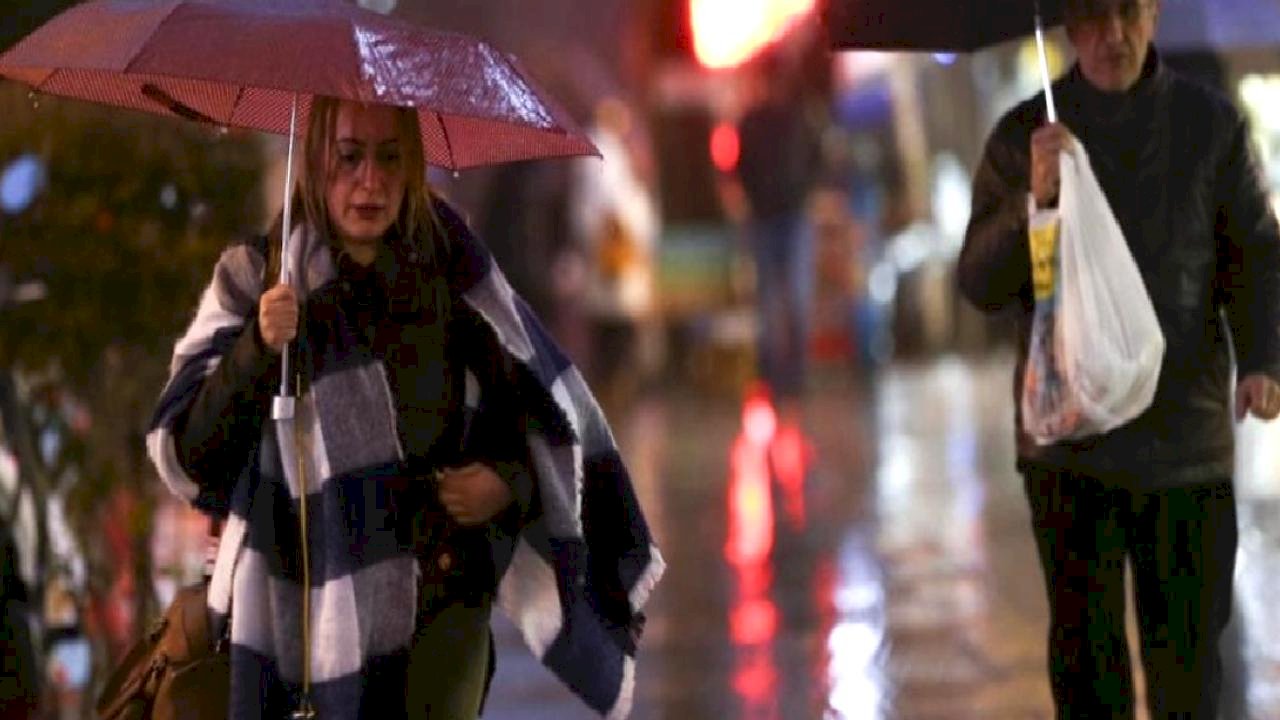 Ülke genelinde yağışlı hava devam ediyor: Batıda yağmur, doğuda kar