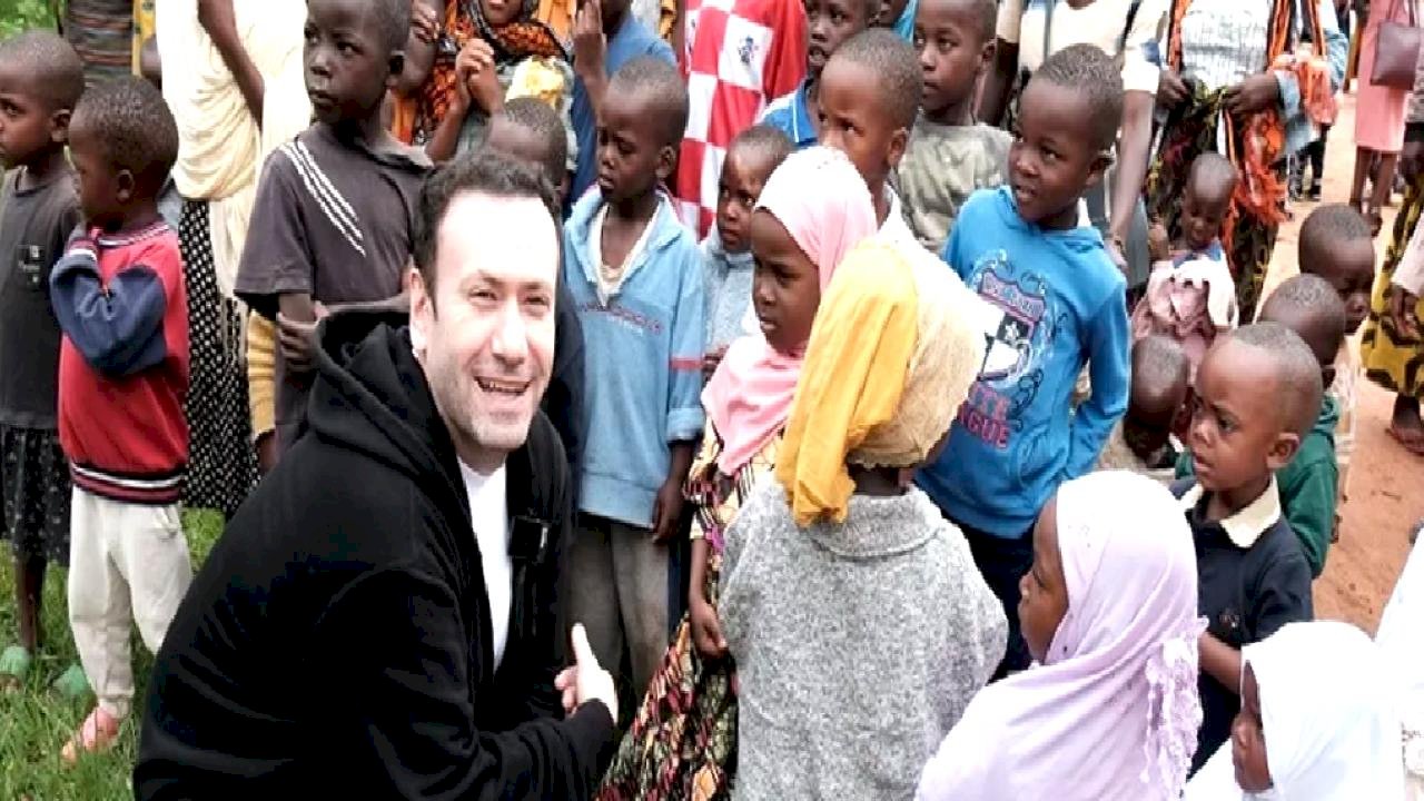 Ünlü iletişimci Özgür Aras'tan Afrika’ya umut taşıyan yolculuk