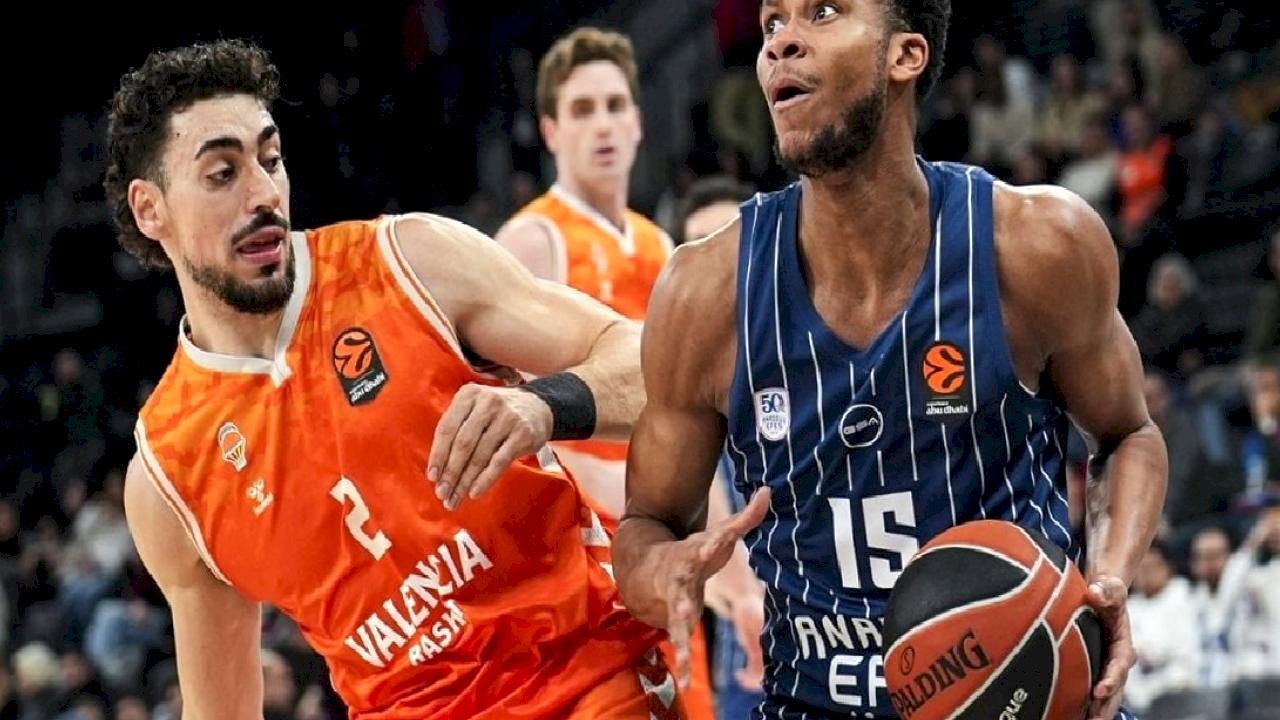 Valencia'yı yenen Anadolu Efes, 9 maç sonra kazandı