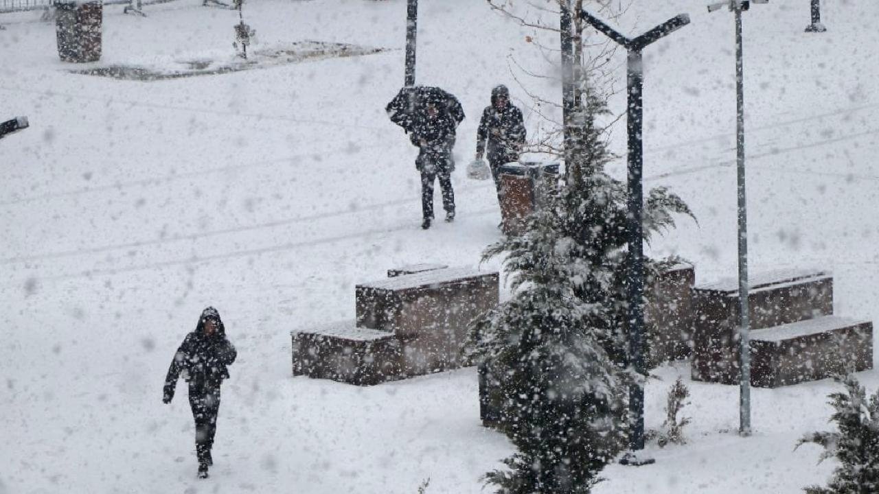 Van'da 40 yerleşim yeri ulaşıma kapandı