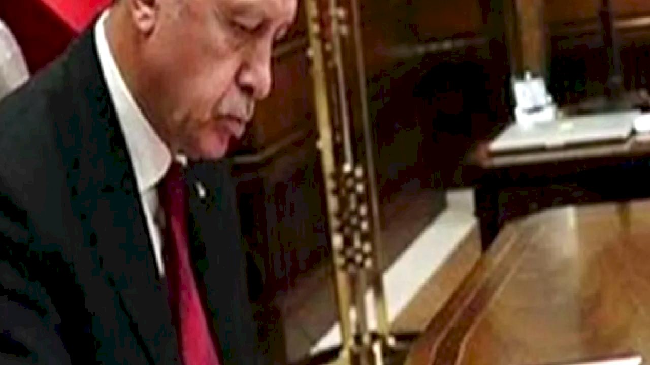 Yeni bakanların yardımcıları değişti... 5 ile yeni Vali atandı