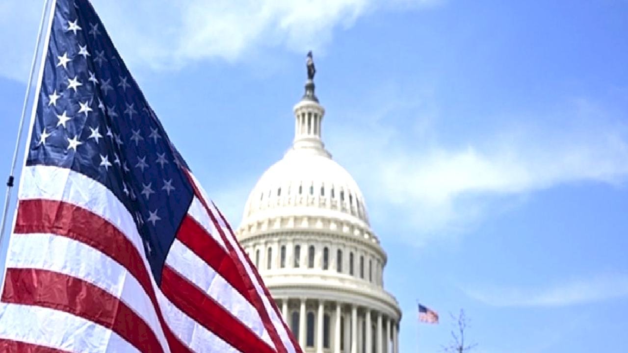 ABD'li Demokrat senatörlerden okul saldırısı için soruşturma çağrısı