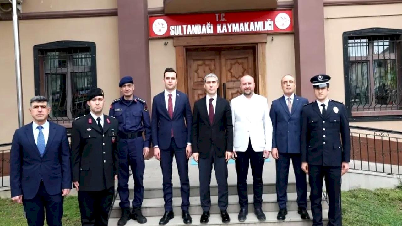 Afyonkarahisar'da kiraz üreticilerine tuzak dağıtıldı