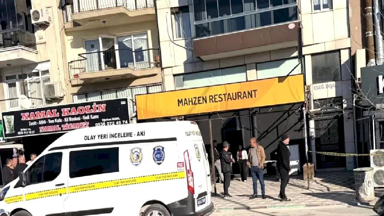 Akhisar'da Bıçaklı Kavga: 1 Ölüm, 2 Yaralı