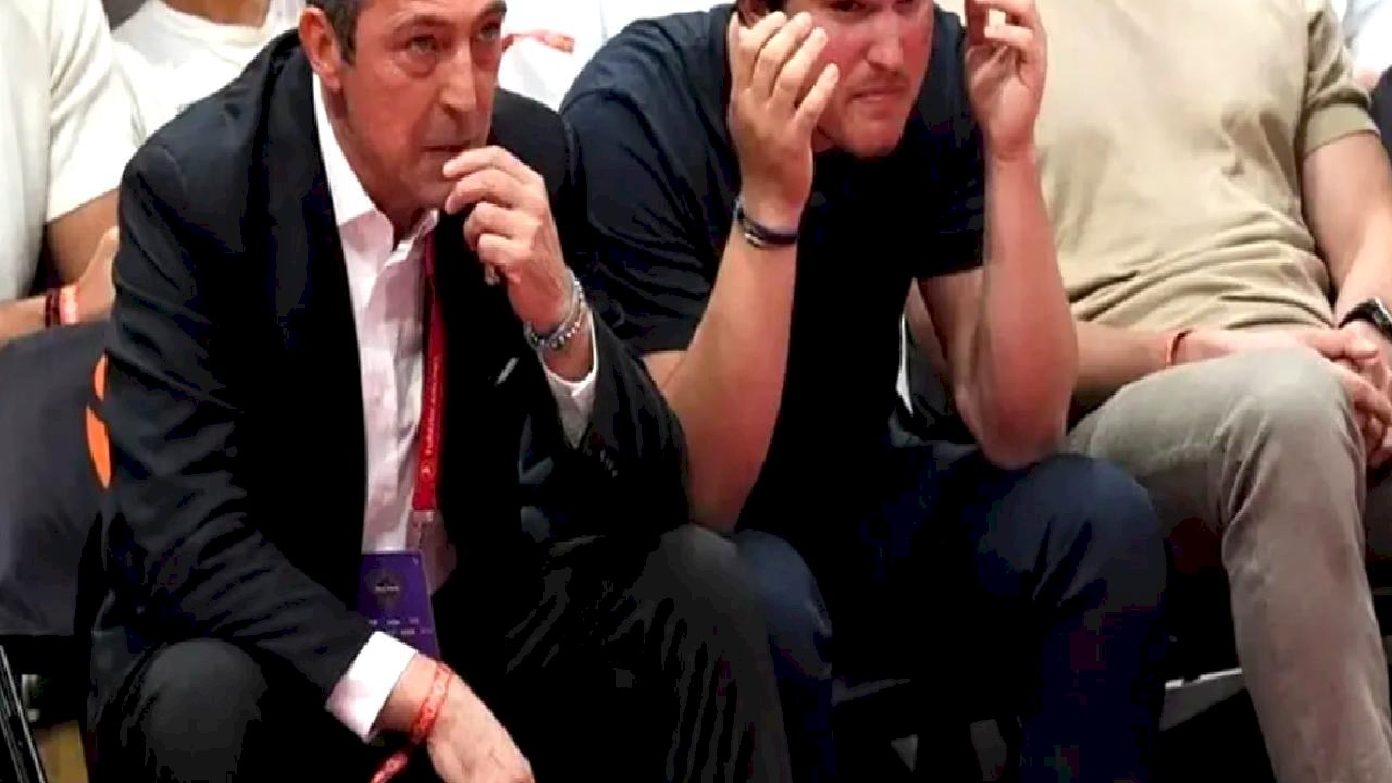 Ali Koç ve oğlu Türkiye-Romanya maçını beraber izledi! Mert Hakan detayı bomba