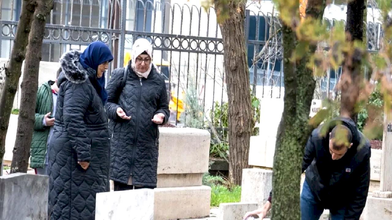 Ankara'daki Karşıyaka mezarlığında bayram yoğunluğu yaşandı